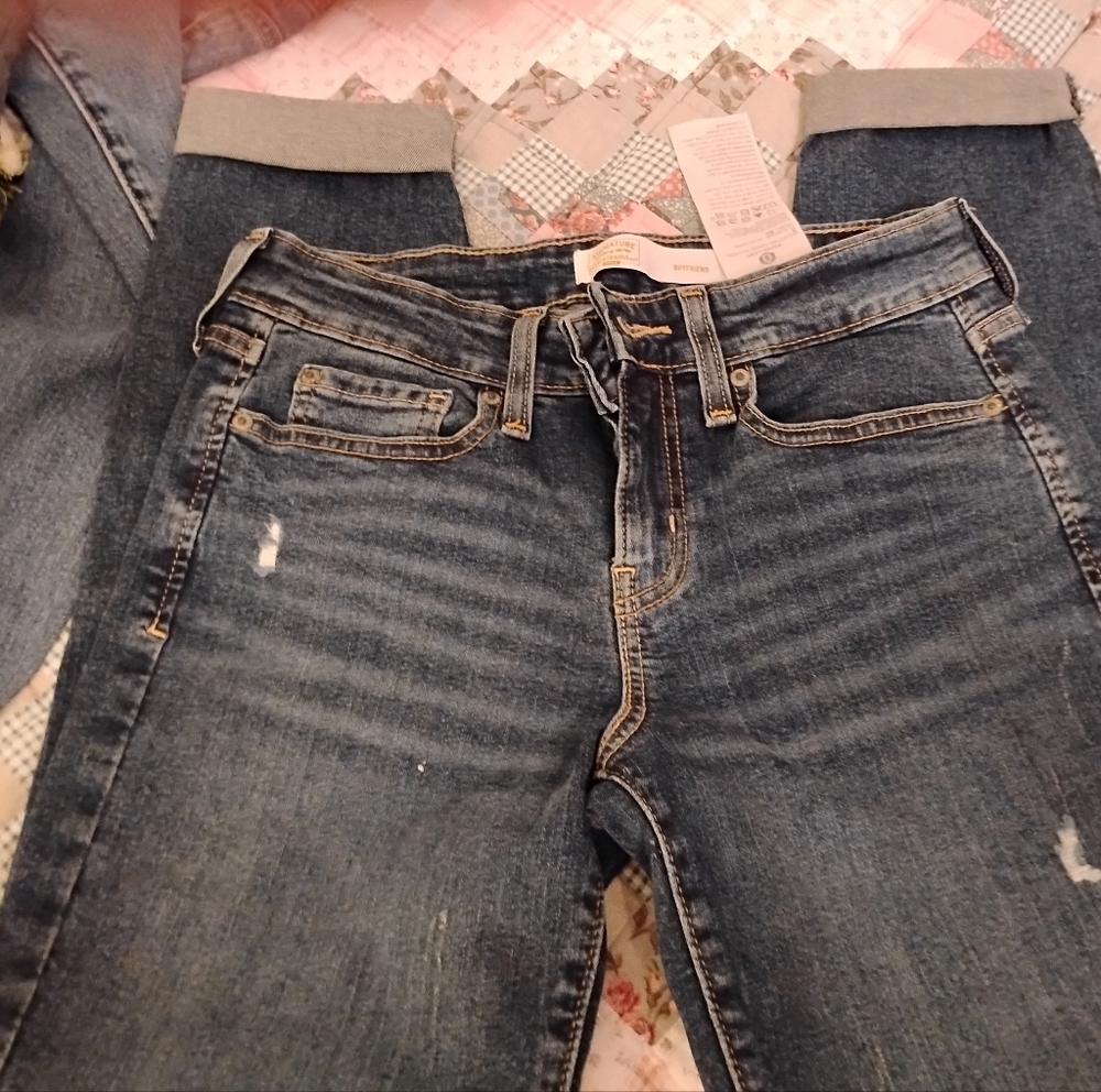 Levi Boyfriend Cuffed Blue Jeans